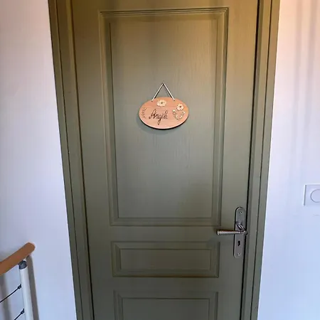 Nyaraló Le De *